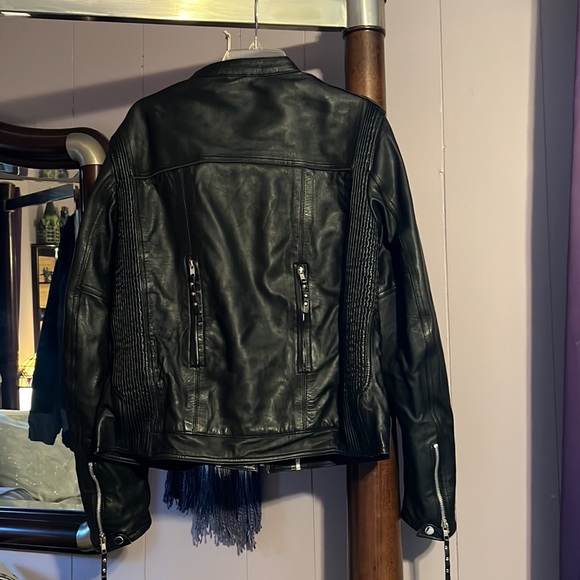 Ladies Derringer Black Leather Motorcycle Jacket. - Picture 2 of 7